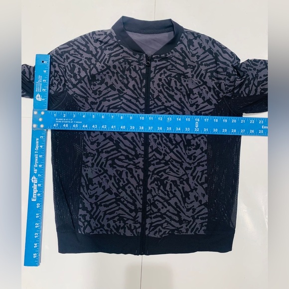Lululemon Noir Lightweight Mesh Bomber Jacket - Picture 5 of 7